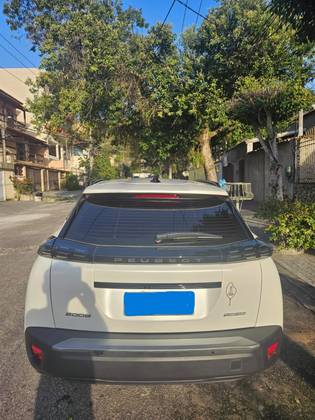 PEUGEOT 2008 1.0 TURBO 200 FLEX ALLURE CVT PEUGEOT 2008 1.0 TURBO 200 FLEX ALLURE CVT